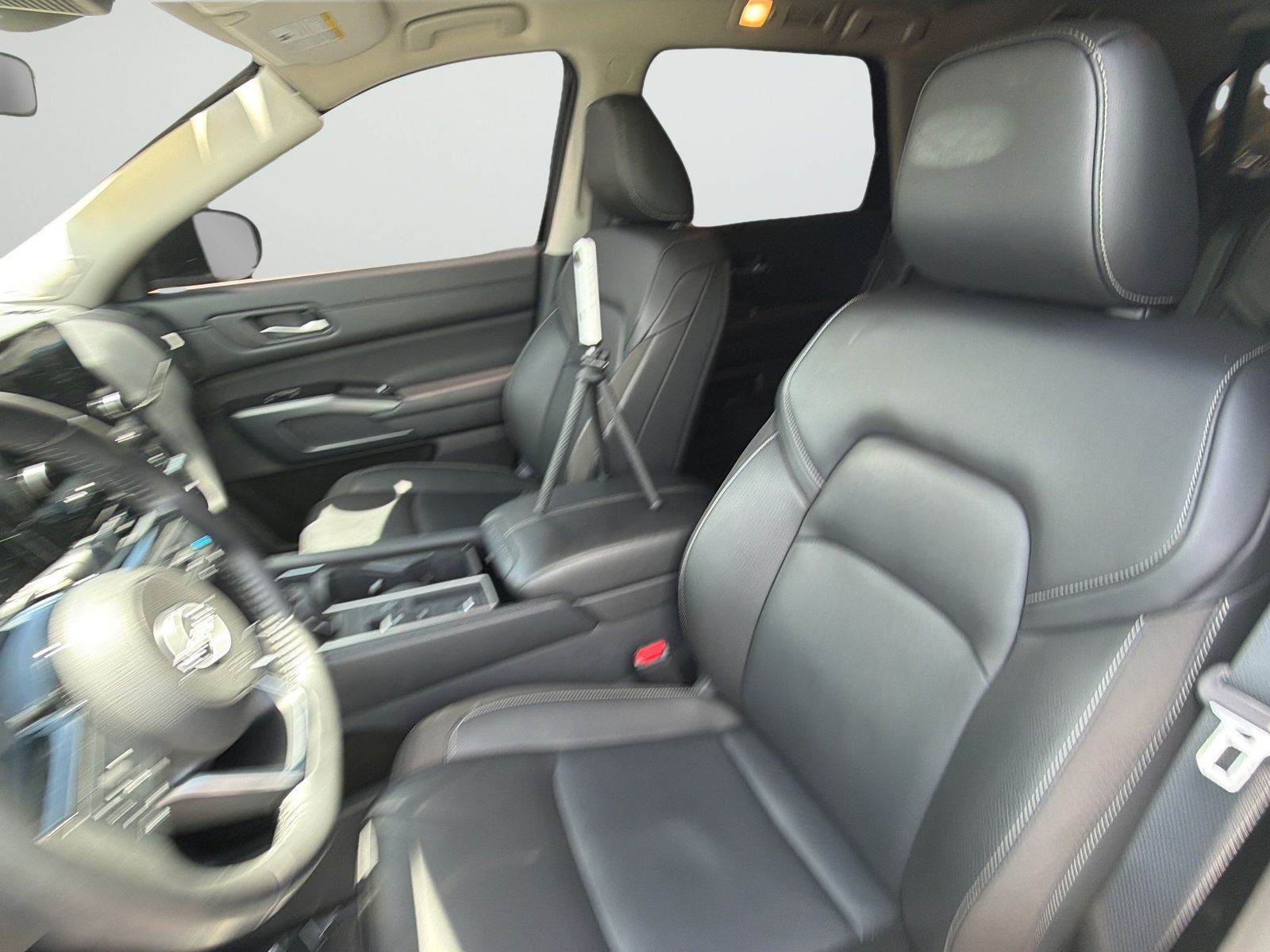 Certified 2025 Nissan Pathfinder SL w/ SL Premium Package FWD image 31