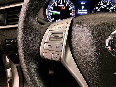 Used 2014 Nissan Rogue S image 18