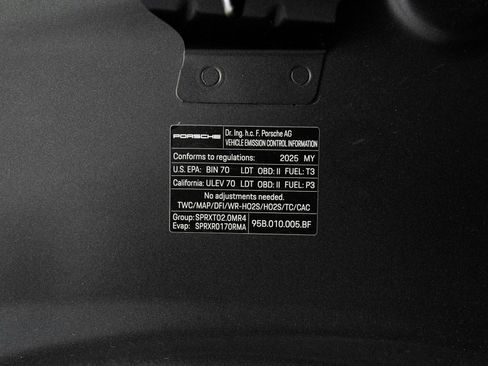 Certified 2025 Porsche Macan image 37