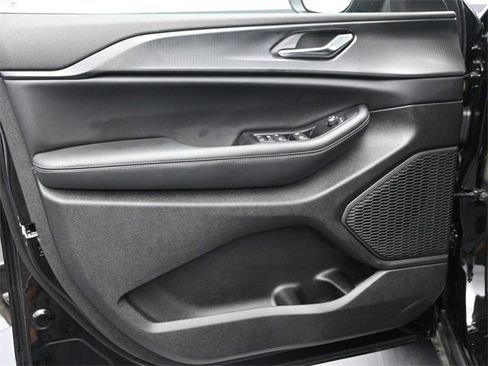 New 2024 Jeep Grand Cherokee Laredo X image 19