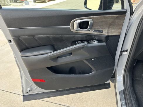 Used 2023 Kia Sorento SX Prestige image 9