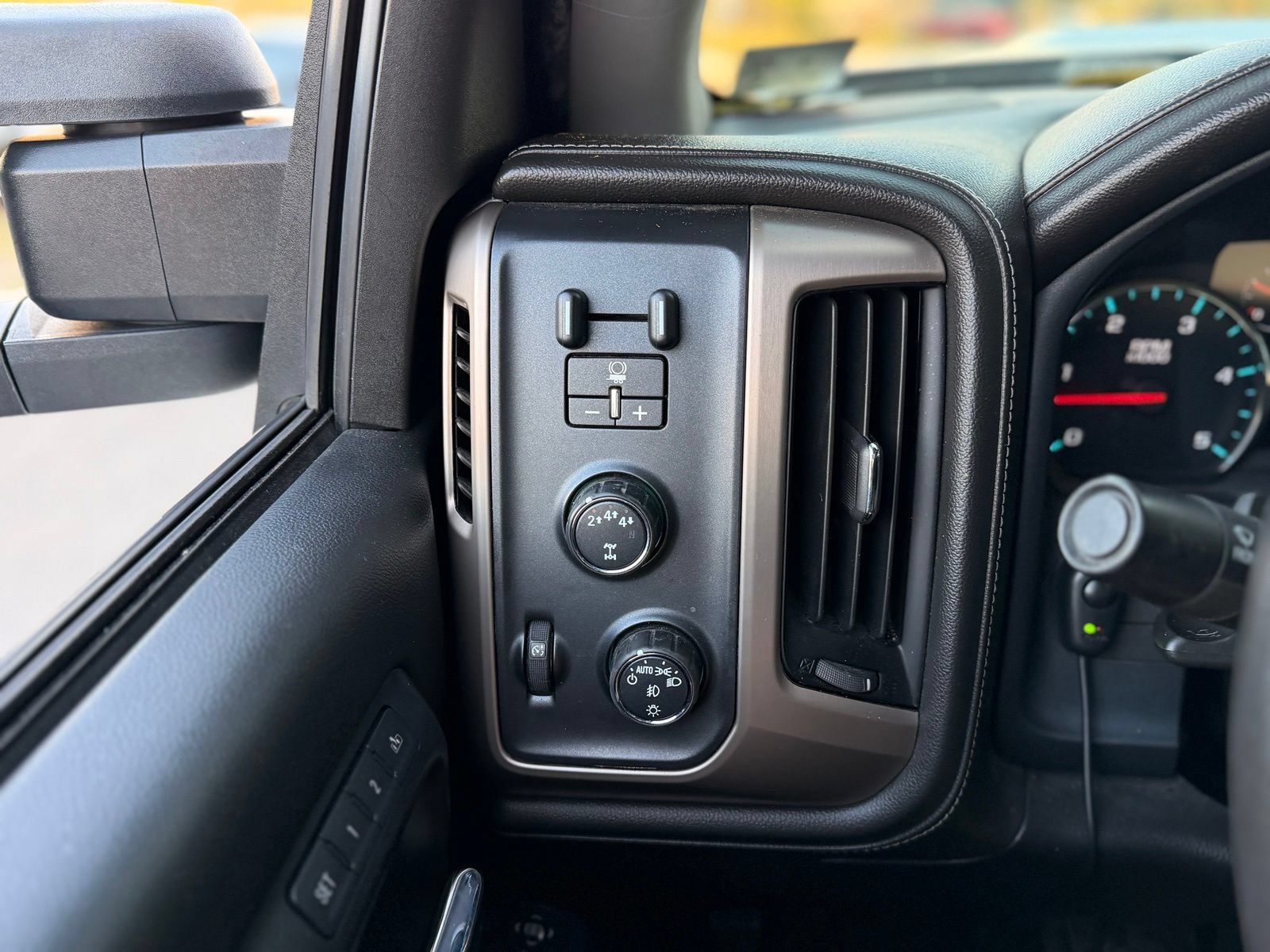 Used 2017 GMC Sierra 2500 Denali w/ Duramax Plus Package AWD/4WD image 42