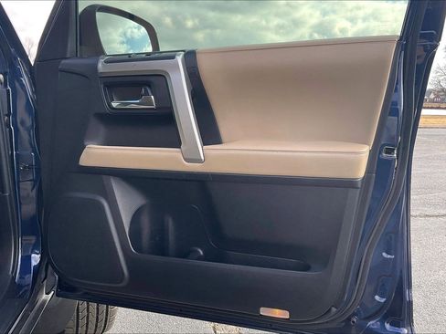 Used 2020 Toyota 4Runner SR5 Premium image 20