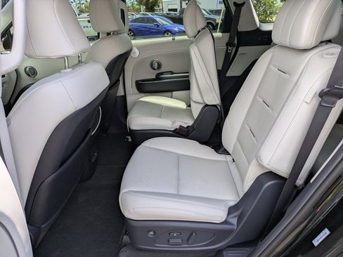 Used 2026 Hyundai Palisade Calligraphy FWD image 11