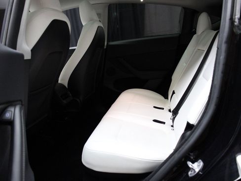 Used 2023 Tesla Model Y 2WD image 35