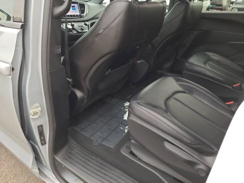 Used 2023 Chrysler Pacifica Touring-L w/ S Appearance Package image 20