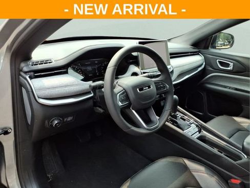 Used 2024 Jeep Compass Latitude AWD/4WD image 16