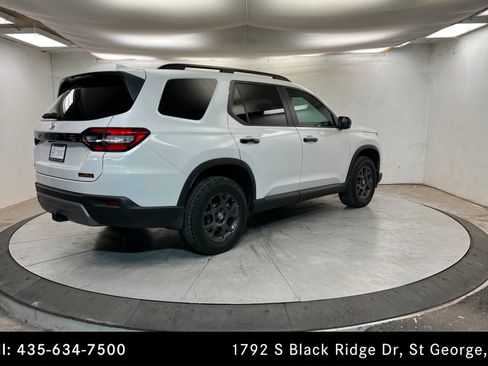 Used 2025 Honda Pilot TrailSport image 5