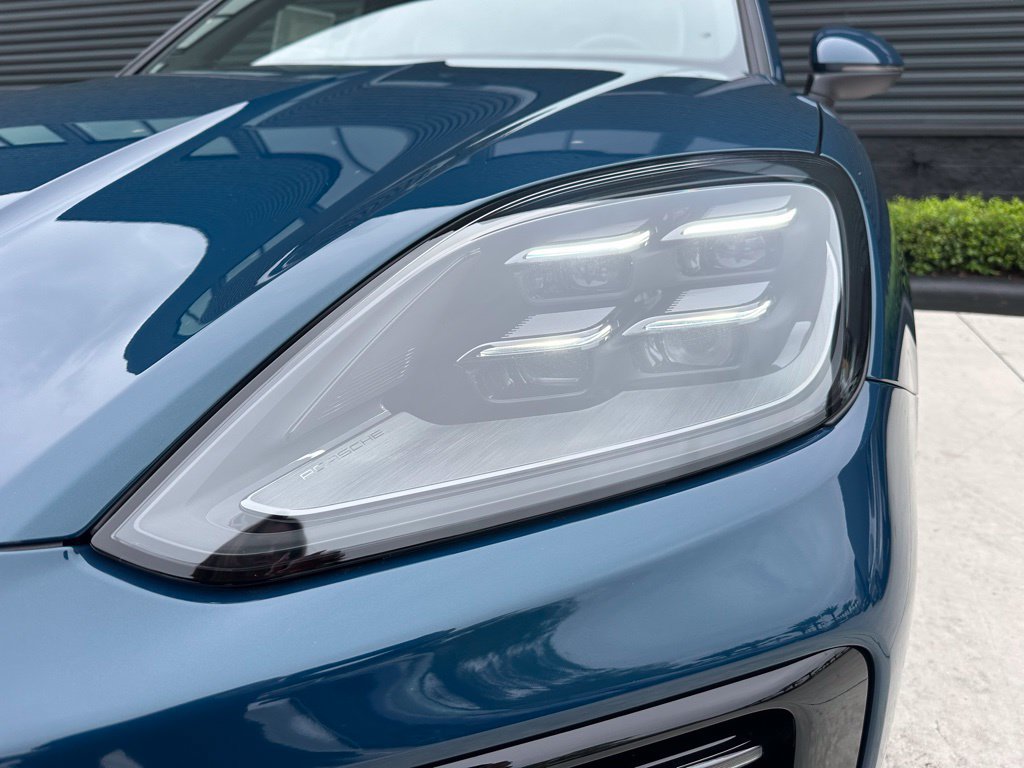Certified 2026 Porsche Cayenne AWD/4WD image 13