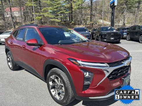 Certified 2024 Chevrolet Trax LT w/ Driver Confidence Package FWD image 3