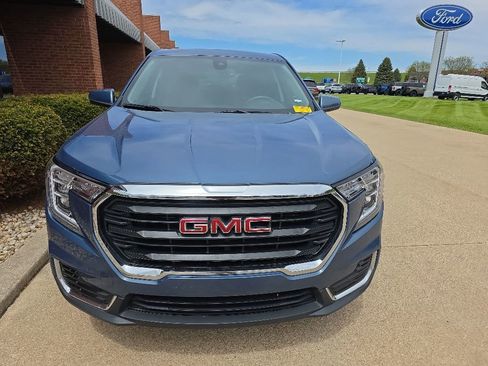 Used 2024 GMC Terrain SLE AWD/4WD image 2