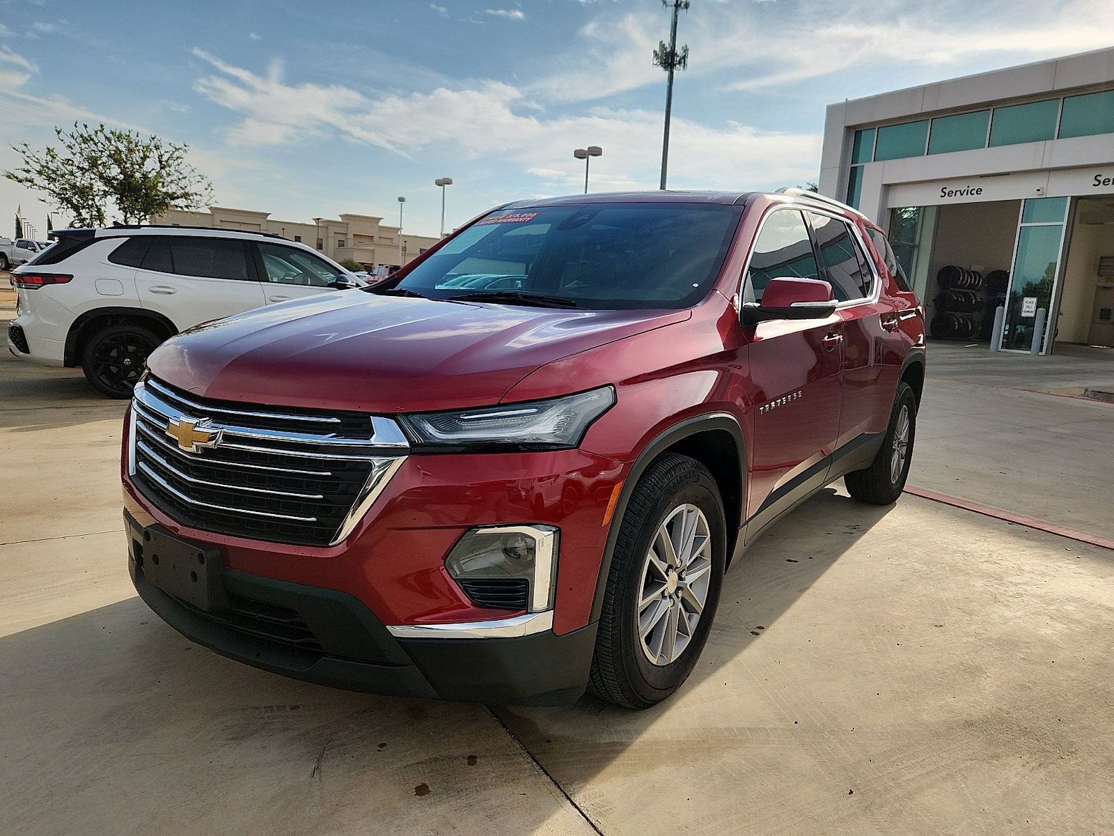 Used 2023 Chevrolet Traverse LT AWD/4WD image 2