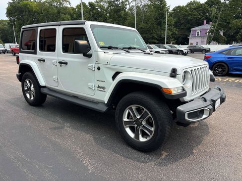 Used 2019 Jeep Wrangler Unlimited Sahara w/ Cold Weather Group AWD/4WD image 6