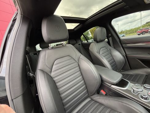 Used 2023 Alfa Romeo Stelvio Estrema AWD/4WD image 30