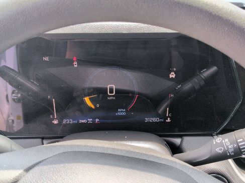 Used 2025 Chevrolet TrailBlazer LT AWD/4WD image 16