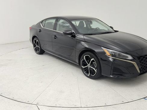 Used 2025 Nissan Altima 2.5 SR FWD image 1