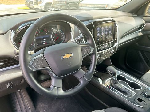 Used 2023 Chevrolet Traverse LT image 10
