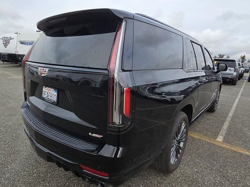 Used 2023 Cadillac Escalade ESV V image 9