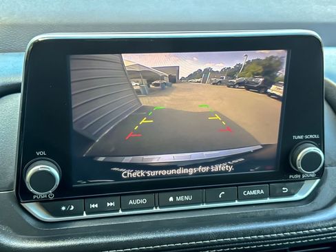 Used 2023 Nissan Rogue SV FWD image 18