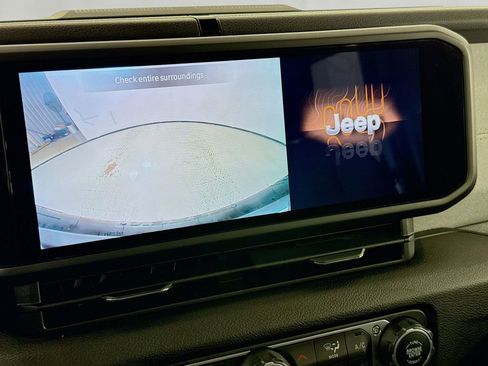 Used 2025 Jeep Wrangler Sport image 13