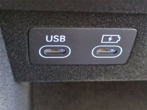 Used 2026 Genesis GV70 2.5T Advanced image 14