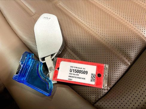 Used 2024 Kia EV9 Land AWD/4WD image 32
