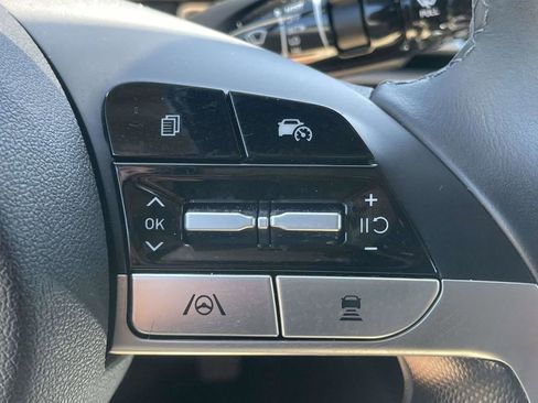 Certified 2025 Hyundai Elantra SEL FWD image 17