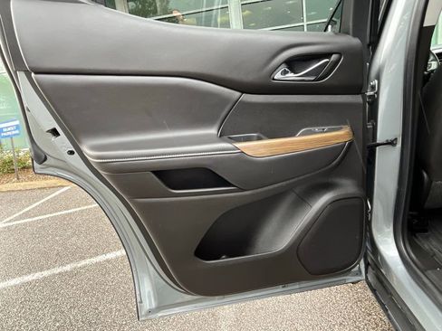 Certified 2023 GMC Acadia SLE w/ Driver Convenience Package image 17