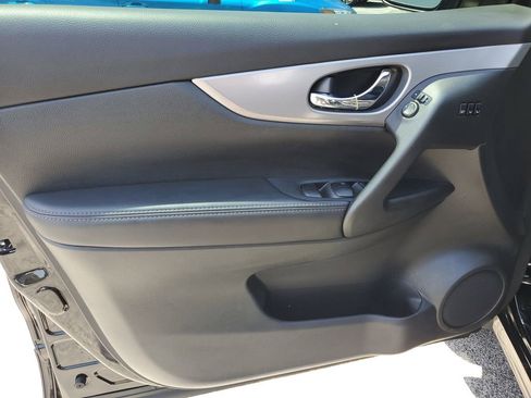 Used 2020 Nissan Rogue Sport SV w/ Technology Package FWD image 17