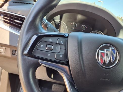 Used 2024 Buick Enclave Essence image 17