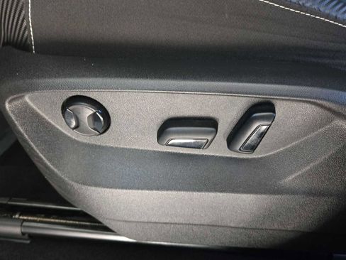 Used 2024 Volkswagen Atlas Cross Sport SE image 18