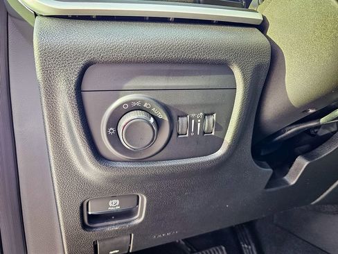 New 2025 Jeep Grand Cherokee Altitude image 14