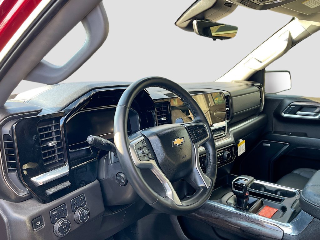 Used 2025 Chevrolet Silverado 1500 LTZ AWD/4WD image 9