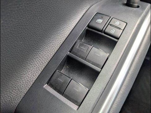 Used 2022 Toyota Highlander XLE image 14