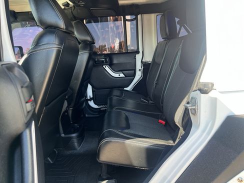 Used 2015 Jeep Wrangler Unlimited Sahara AWD/4WD image 40