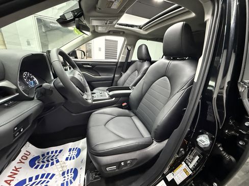 Used 2026 Toyota Highlander XLE image 10