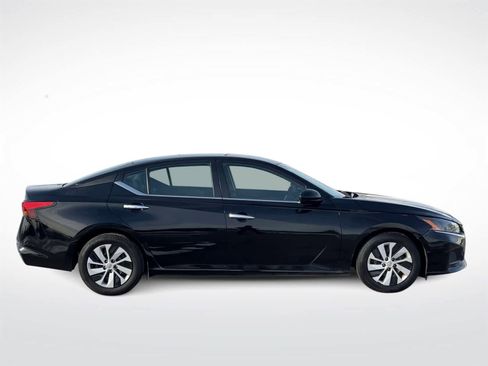 Used 2023 Nissan Altima 2.5 S image 2