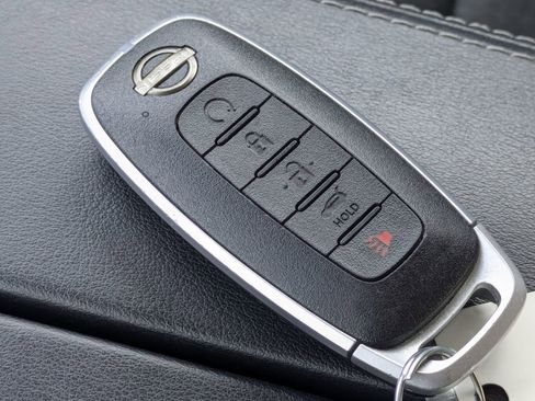 Used 2025 Nissan Rogue SV image 32