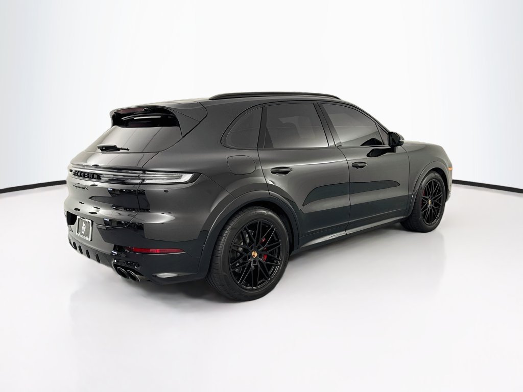 Used 2025 Porsche Cayenne GTS AWD/4WD image 5
