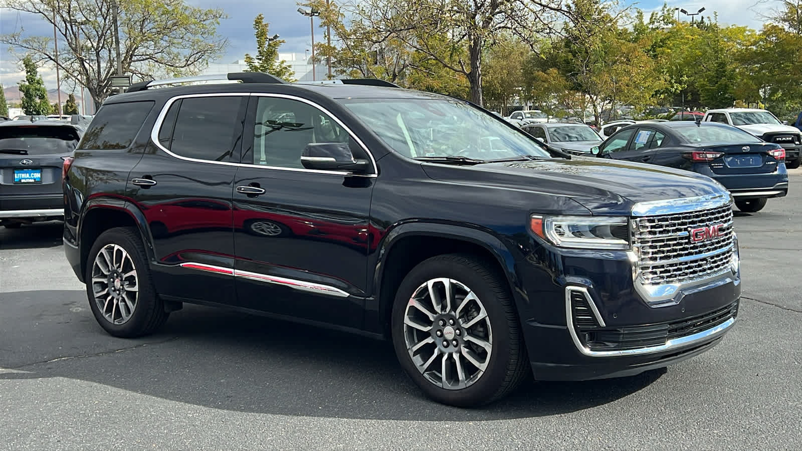 Used 2022 GMC Acadia Denali w/ Denali Ultimate Package AWD/4WD image 3