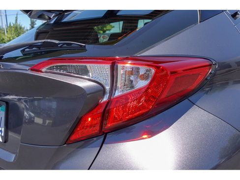 Used 2019 Toyota C-HR XLE FWD image 6