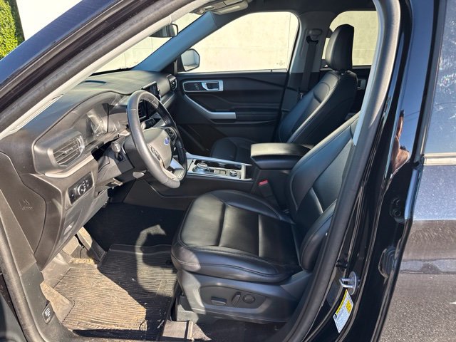 Used 2023 Ford Explorer XLT w/ Equipment Group 202A AWD/4WD image 19