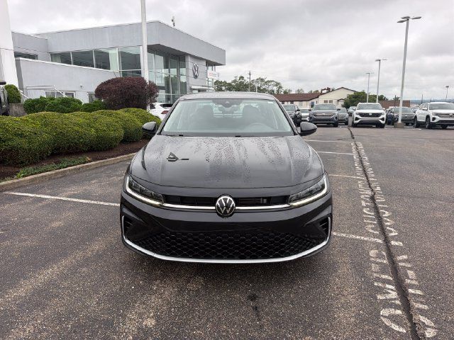 Certified 2025 Volkswagen Jetta SE w/ Sunroof Package FWD image 9