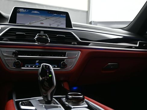 Used 2022 BMW ALPINA B7 xDrive AWD/4WD image 17