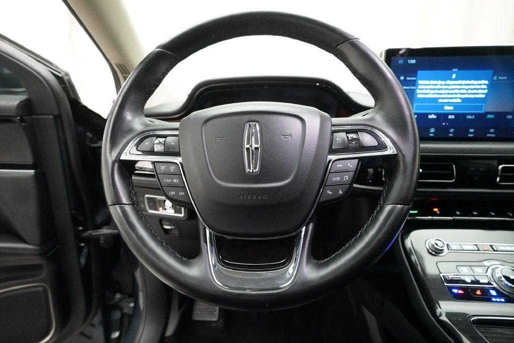 Used 2023 Lincoln Nautilus Reserve w/ Cargo Utility Package AWD/4WD image 4