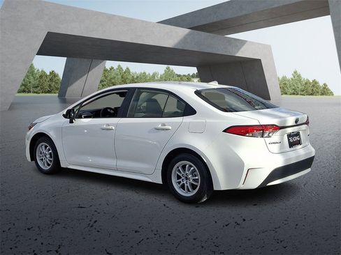 Used 2022 Toyota Corolla LE image 6