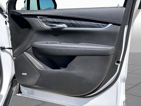 Used 2022 Cadillac XT6 Premium Luxury w/ Technology Package FWD image 23