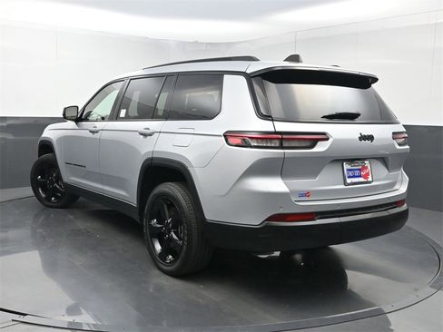 Used 2023 Jeep Grand Cherokee L Laredo image 26