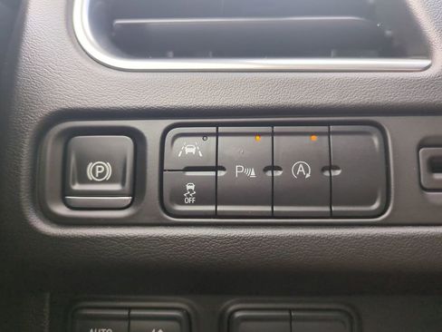 Used 2024 Chevrolet Tahoe LT AWD/4WD image 31