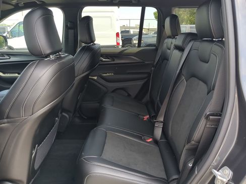 New 2025 Jeep Grand Cherokee Altitude image 12